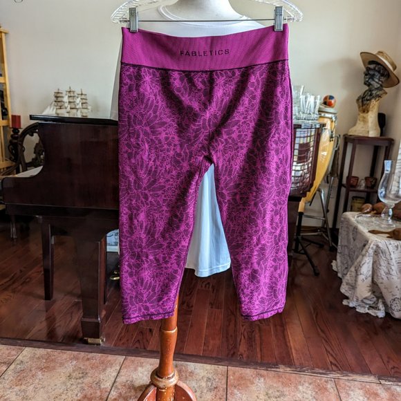 Fabletics Capri Leggings  Sz M - Picture 6 of 12